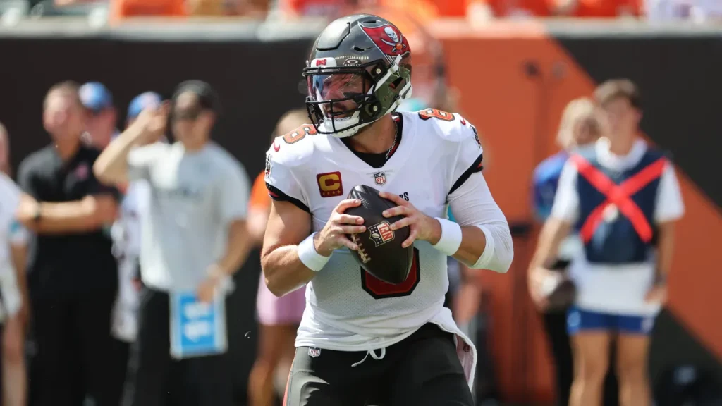 baker mayfield injury update: latest news on bucs qb's status in week 3 game