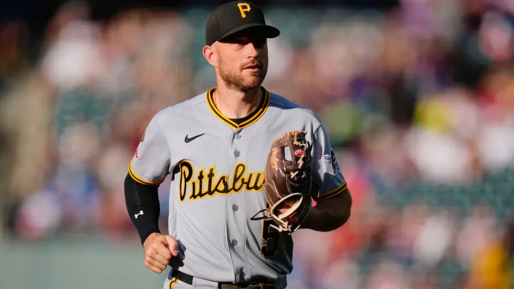 pirates urged to re sign 35 homer infielder if they want to be 'taken seriously'