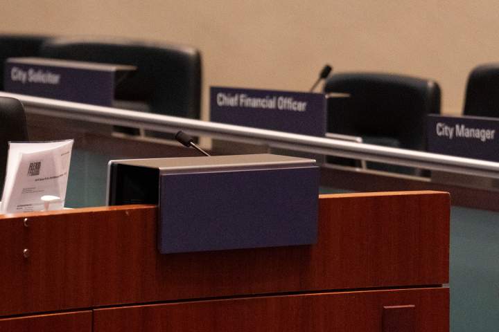 olivia chow maintains double digit lead in toronto mayoral race, new poll finds – toronto