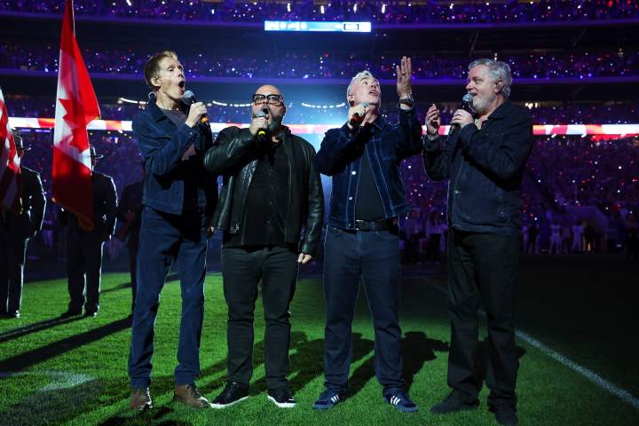 barenaked ladies perform ‘o canada’ for packed house at bills’ new stadium