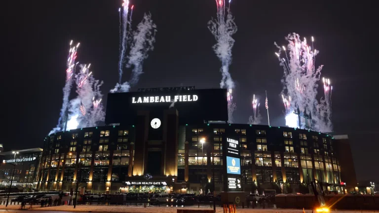 why notre dame vs. wisconsin is being played at lambeau in historic first