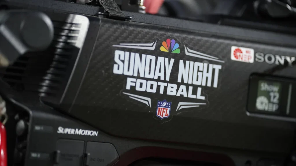 who plays on 'sunday night football' tonight? time, tv channel, schedule, live stream for nfl week 1 game