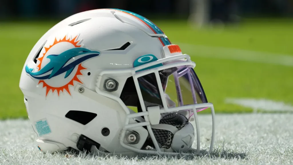 caleb douglas injury update: latest news on dolphins wr's status in week 2 game