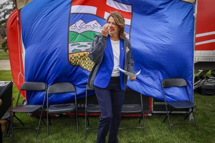 ‘Why walk away?’: Emotional Danielle Smith speaks against separation at online forum ‘why walk away?’: emotional danielle smith speaks against separation at online forum