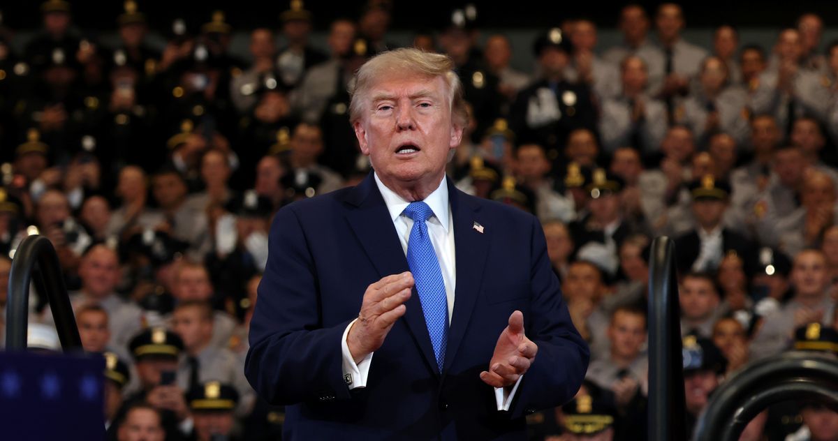 trump’s gop midterm convention has a crowd size problem