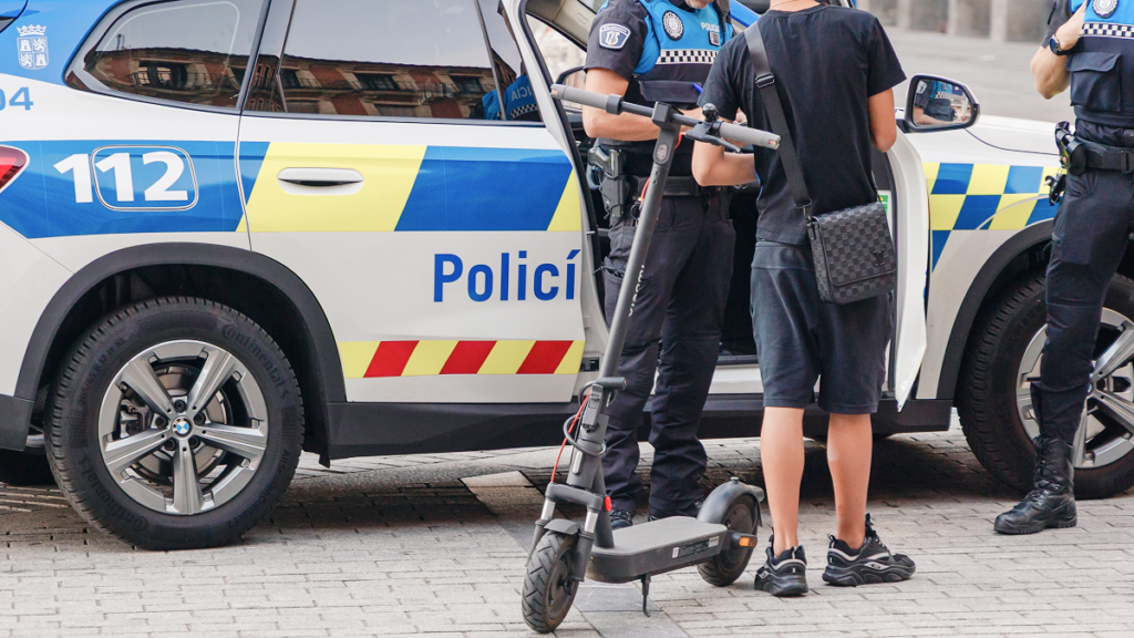 electric scooter riders in spain warned of €1,220 fines and €500,000 accident bills « euro weekly news
