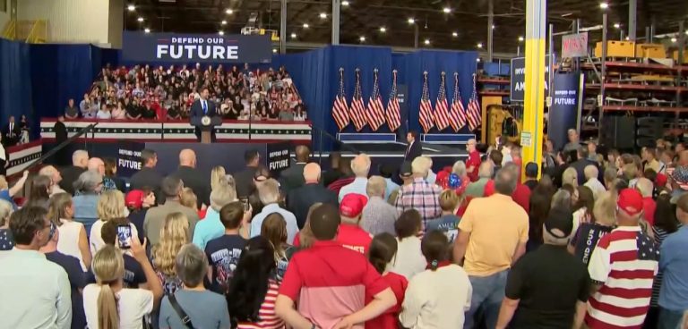 jd vance draws a pathetic crowd and gets heckled in kansas