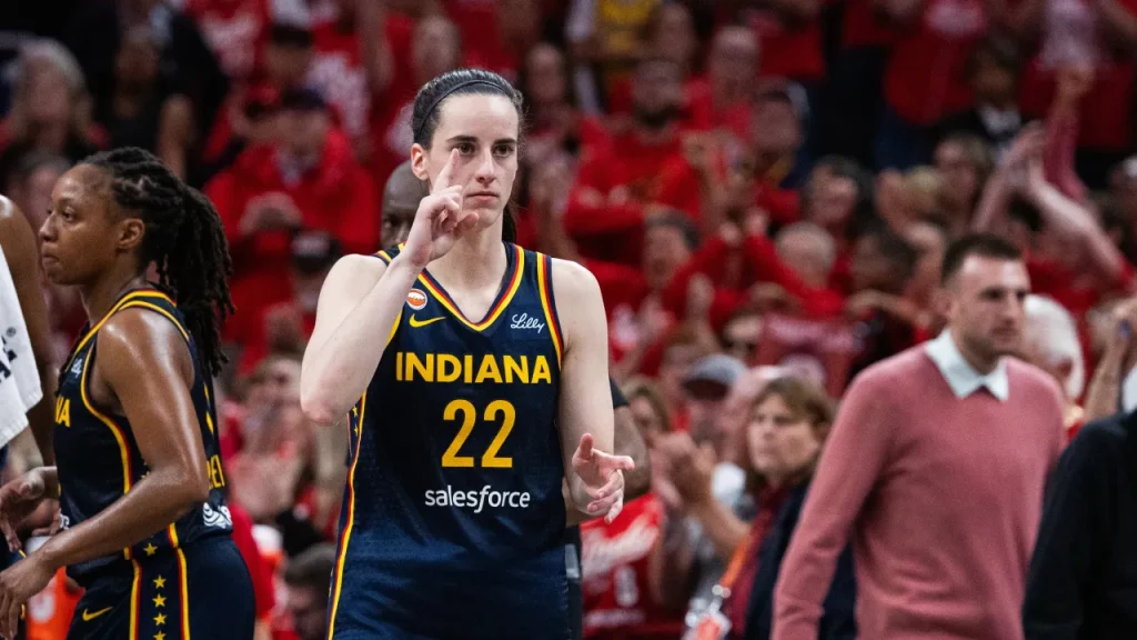 caitlin clark picks up technical foul for shoving brianna turner during fever aces elimination game