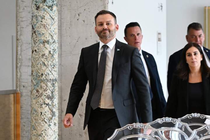 legal group seeks to force quebec mnas to swear oath to king