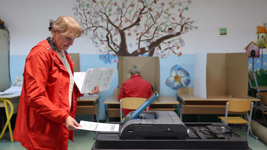 bosnians vote as pro russian politician looms large and ethnic tensions simmer