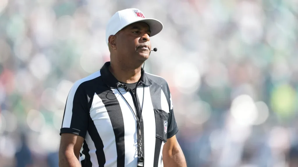 nfl referee gets heated with vikings linebacker eric wilson after accidental collision