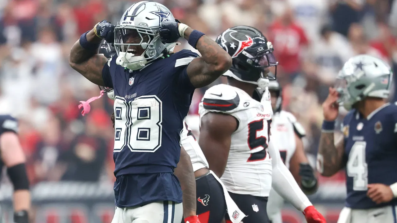 cowboys' ceedee lamb joins rare nfl history with absurd 17 catch performance