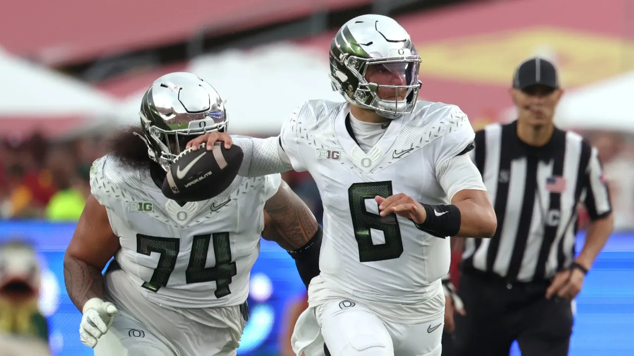 oregon benches dylan raiola as quarterback controversy begins to brew after ucla loss