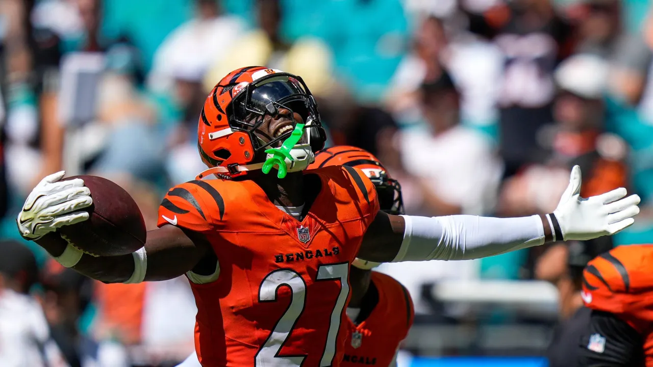 bengals safety reveals malik willis 'tell' that led to two interceptions by dolphins qb