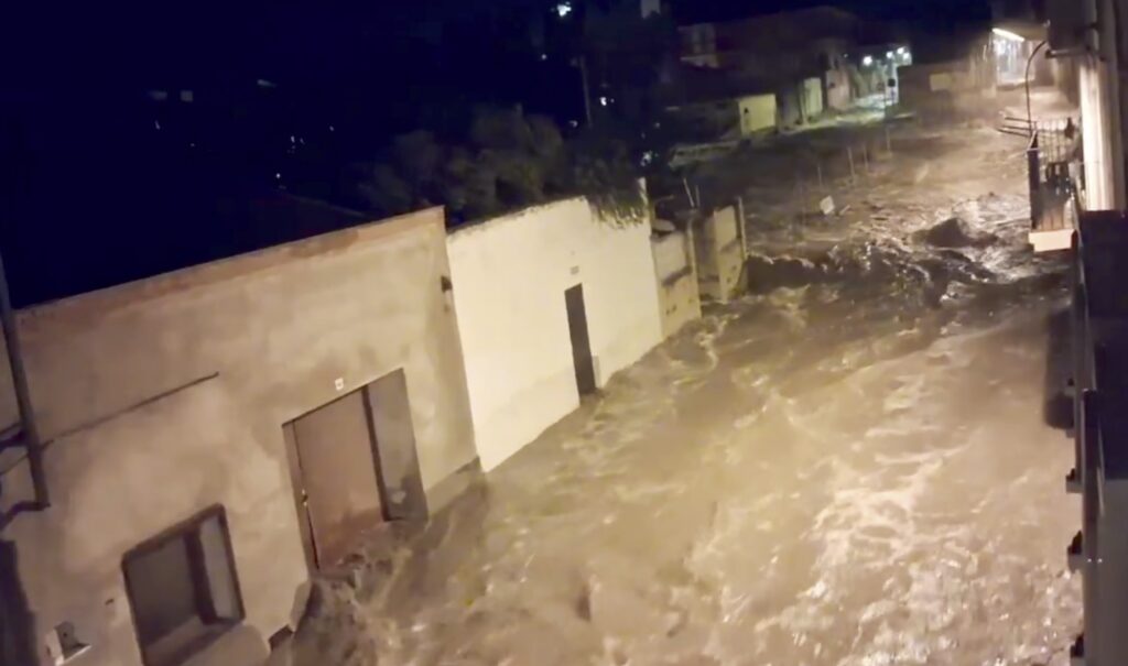 flooded streets in castellon and orihuela as red rain warning holds until midday « euro weekly news
