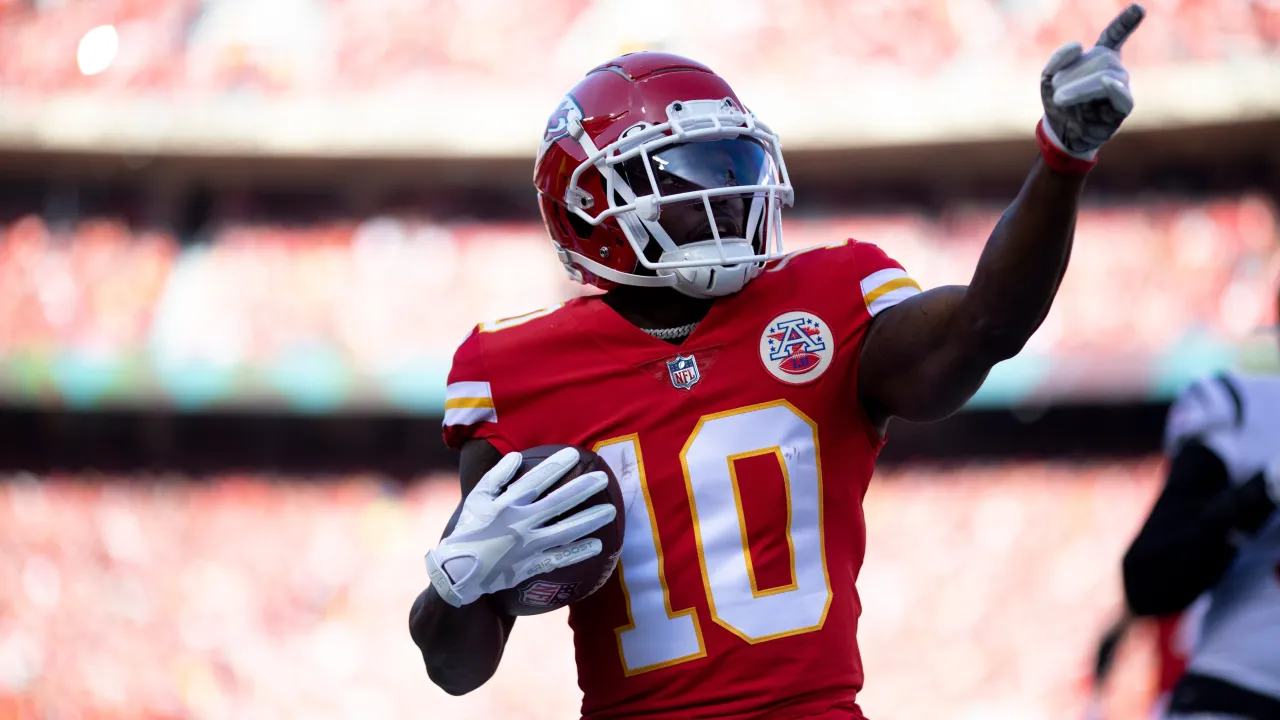 chiefs urged to trade for wr help even amid tyreek hill speculation