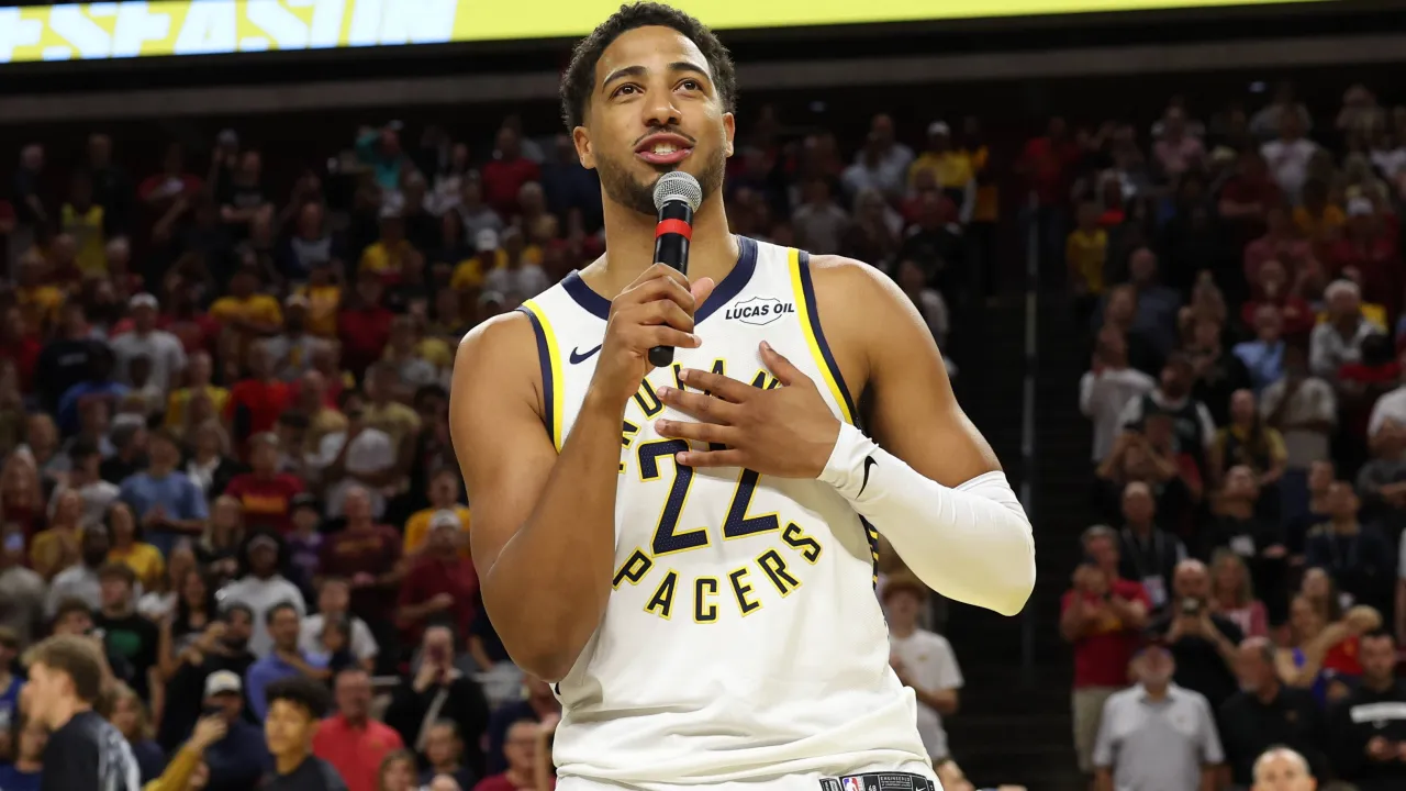tyrese haliburton singing along with iowa state student section will make you smile