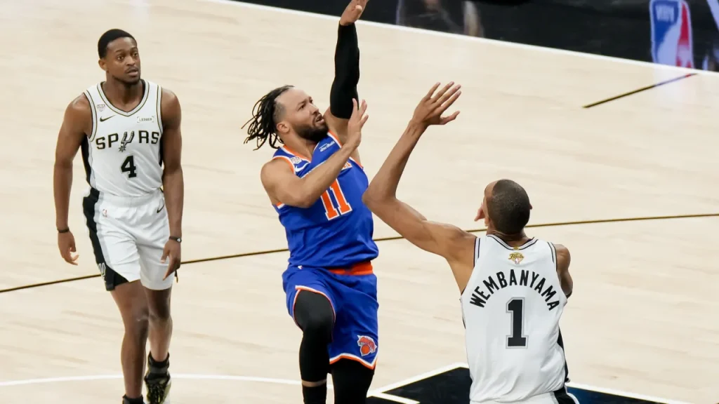 nba gms have decided the knicks' jalen brunson is the league's best leader by far