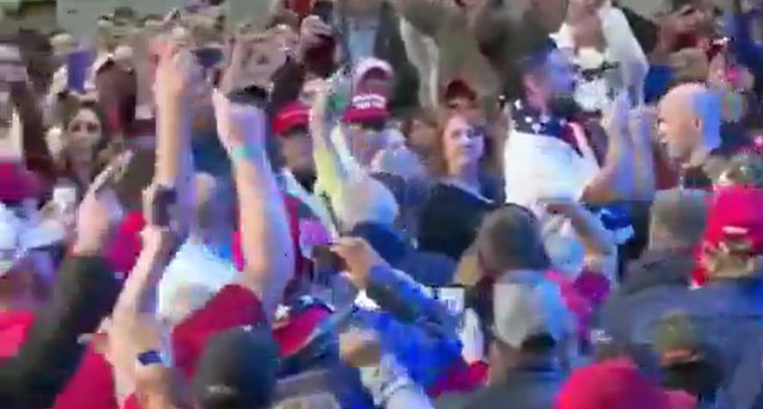 trump gets heckled and flipped off at his own rally in syracuse